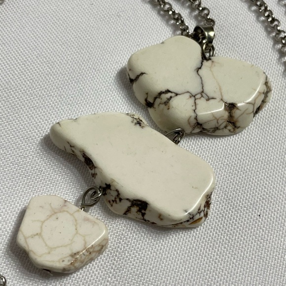Sliced stone dangle pendant white howlite great condition - Picture 2 of 7
